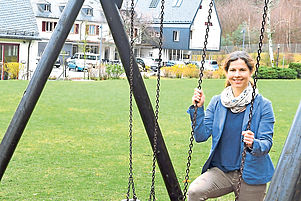 Tina Sanwald, pädagogische Leiterin des Martin-Butzer-Hauses, vor der Einrichtung am Haardtrand oberhalb Bad Dürkheims. Foto: Franck