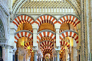 Heute ist die Mezquita eine der wichtigsten Touristenattraktionen ­Andalusiens, vor allem wegen ihres prächtigen Innenraums. Foto: wiki