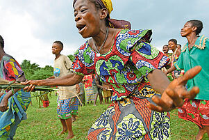 Achtung Vorurteil: Die Aussage „Schwarze können gut tanzen“ macht alle schwarzen Menschen zu einer Gruppe. Foto: epd