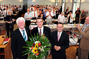 ... bei der Wahl zum Kirchenpräsidenten 2008 (Mitte) mit Kirchenpräsident Eberhard Cherdon (links) und Synodalpräsident Henri Franck...