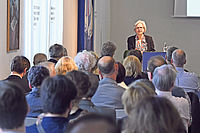 Gründungsveranstaltung im Ernst-Bloch-Haus: Dekanin Barbara Kohlstruck betont die Chancen für mehr Toleranz. Foto: Kunz