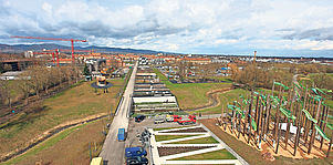 Blick vom Aussichtsturm: Das Areal des „Wohnparks am Ebenberg“ bietet der Landesgartenschau viel Ausstellungsfläche. Foto: VAN