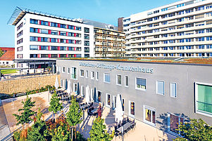 Krankenhaus in Speyer: Auch in durchrationalisierten Betrieben darf das Erbe der Diakonissen nicht vergessen werden. Foto: Landry