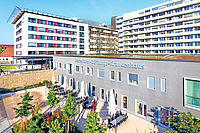 Krankenhaus in Speyer: Auch in durchrationalisierten Betrieben darf das Erbe der Diakonissen nicht vergessen werden. Foto: Landry