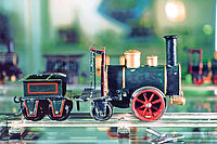 Die erste von Märklin produzierte Spielzeuglok, die „Storchenbein“, wurde 1891 vorgestellt und mit einem aufziehbaren Uhrwerkantrieb betrieben. Foto: Märklin