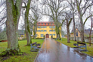 Die Idylle trügt: Schloss Grafeneck diente als Unterkunft für das Personal der ersten Vernichtungsanstalt. Foto: Klaus Franke