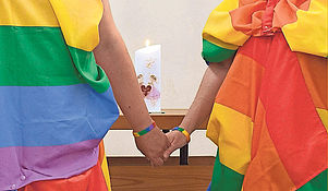 Fast wie eine Eheschließung, aber doch nicht ganz identisch: Trauung eines gleichgeschlechtlichen Paares. Foto: epd