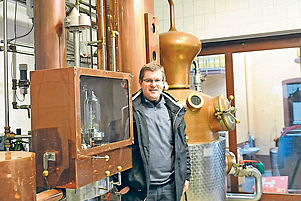 Thomas Sippel aus ­Weisenheim am Berg erhielt für ­seinen „Palatinatus“ eine Silber­medaille bei den „Germany's Best Whisky Awards“ in Frankfurt. Foto: Franck