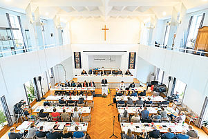 Hat eine Änderung der Verfassung zum Bekenntnisstand beschlossen: Landessynode der pfälzischen Landeskirche. Foto: Landry