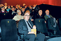 Kinobesuch in Frankenthal: Oberkirchenrat Gottfried Müller schaut sich Hollywood-Film „Auferstanden“ an. Foto: Bolte