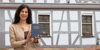 Für sie gehört die Bibel nach wie vor dazu: Barbara Eisinger vom Hotel Blaues Haus in Otterberg. Foto: view