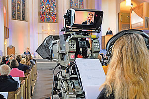 Live-Übertragung eines Gottesdienstes im ZDF aus der Bonner Kreuzkirche. Foto: epd