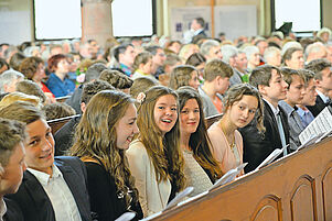 Auf längere Zeit undenkbar: Volle Kirche bei einer Konfirmation. Foto: epd