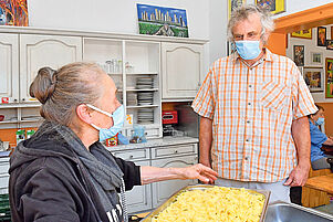 Hört zum Jahresende auf: Hans Eber-Huber in der Küche des Lichtblick. Fotos: Mehn