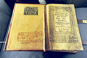 In der Dauerausstellung im Lutherhaus in Wittenberg zu sehen: Erste vollständige Ausgabe der Bibelübersetzung Luthers in hochdeutscher Sprache von 1534.
