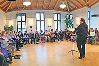 Skepsis der Chöre ist Begeisterung gewichen: Proben zum Pop-Oratorium „Hiskia“ im Luthersaal der Pirmasenser Lutherkirche. Foto: pv