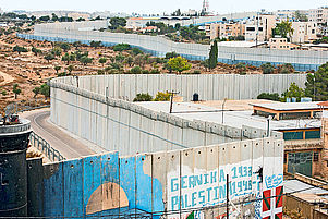 Trennt Juden und Palästinenser: Die Separationsmauer in Bethlehem. Foto: epd