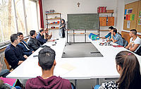Lernen Deutsch in kirchlichen Räumen: Flüchtlinge in Ludwigshafen. Foto: Kunz